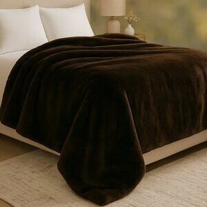 Un-Hide For Love Not Fur The Marshmallow 2.0 Medium Faux Fur Throw Blanket